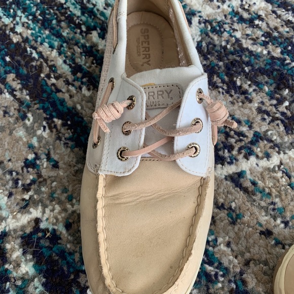 Tan sperry boat shoes. - Picture 3 of 4